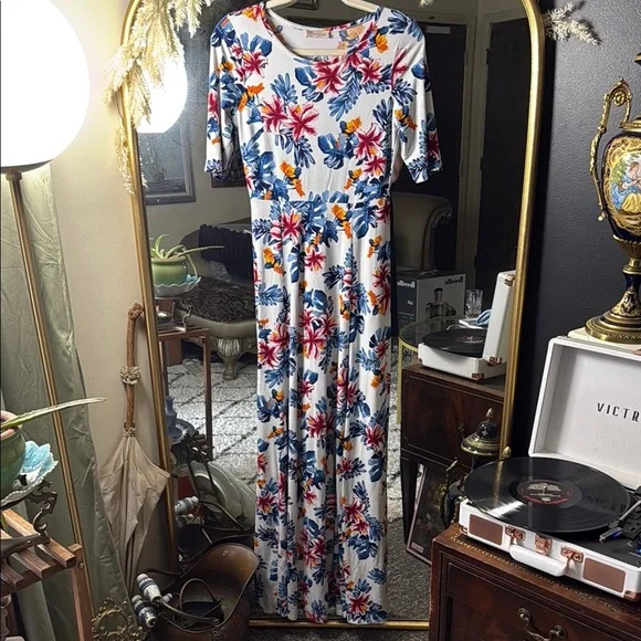 Floral Maxi Dress - Picture 1 of 3